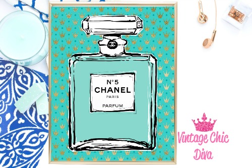 Audrey Chanel No 5 Crown Teal Background-