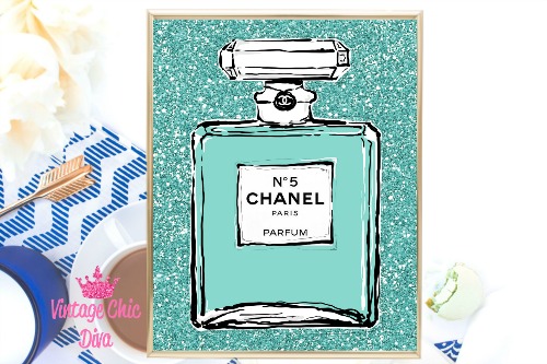 Audrey Chanel No 5 Teal Glitter Background-