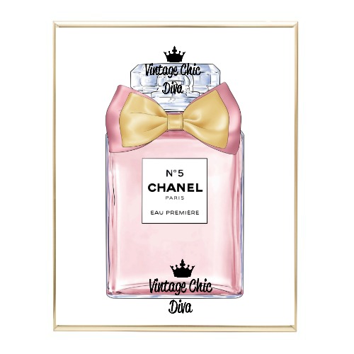 Old bottle chanel no 5 perfume hi-res stock photography and images